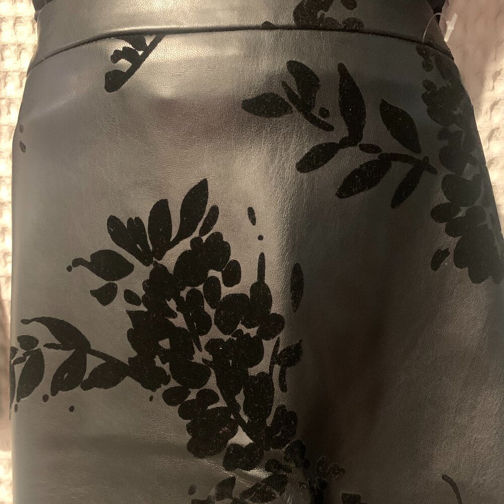 NEW Calvin Klein Ladies Black Faux Leather & Velvet Pencil Skirt